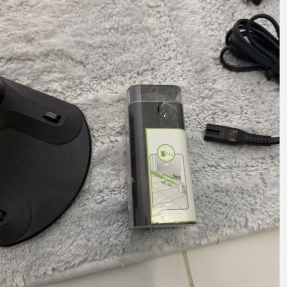 iRobot Roomba 655 Vacuum Cleaning Robot Machine W/charger - Picture 6 of 10